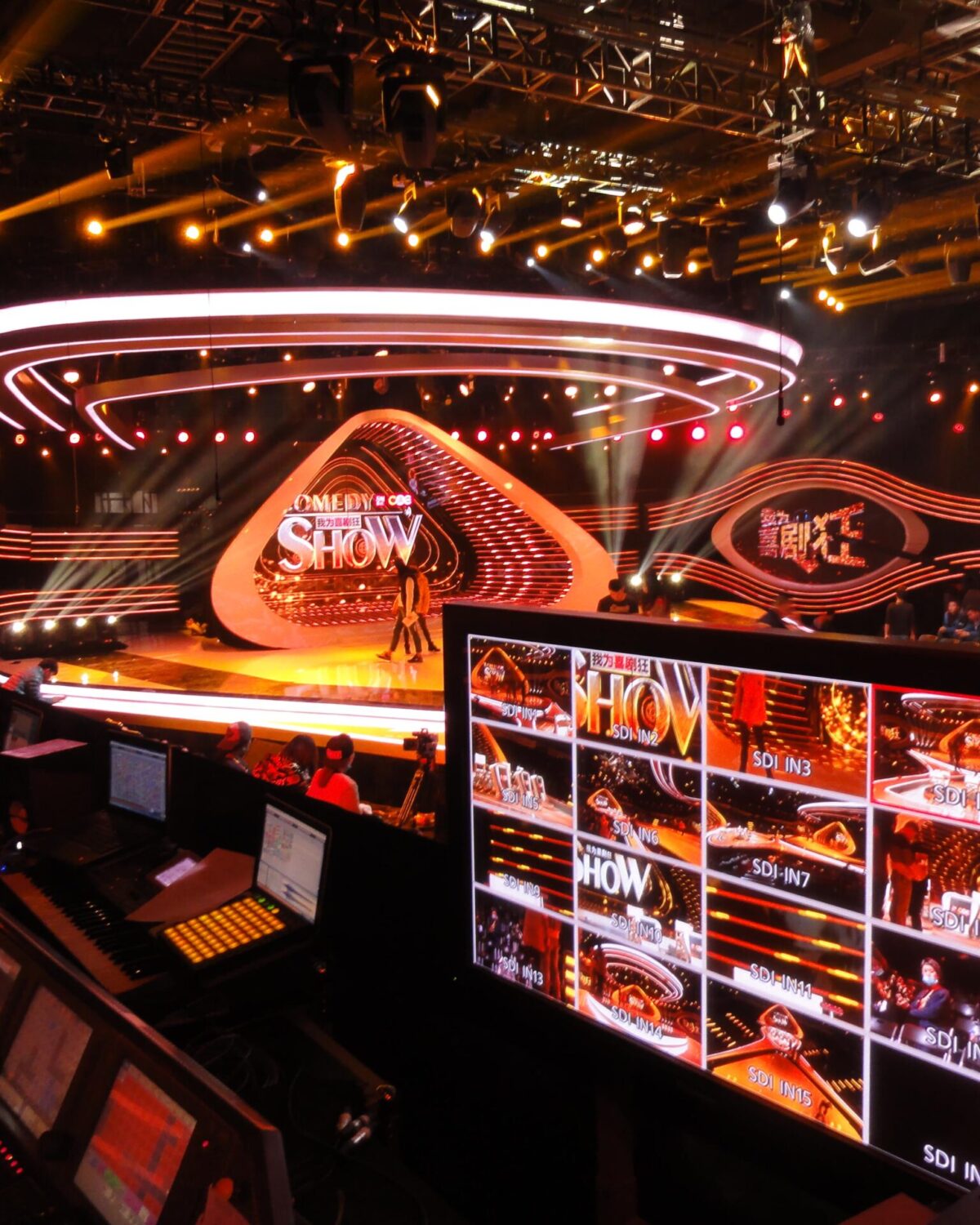 Lighting design for “I’m a comedy maniac”