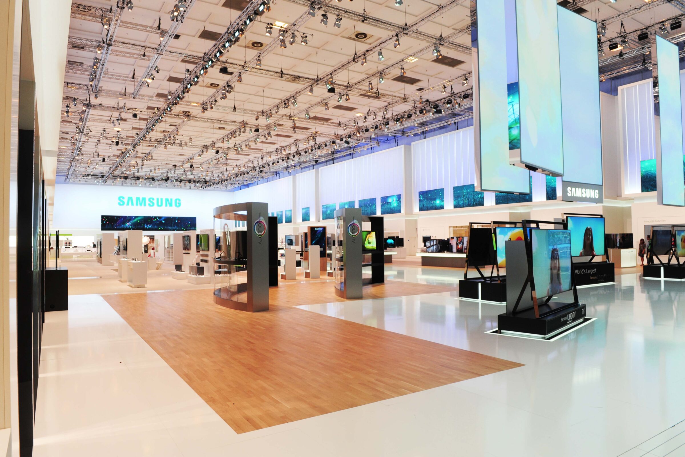 Lighting design for Samsung’s IFA booth – project image 4