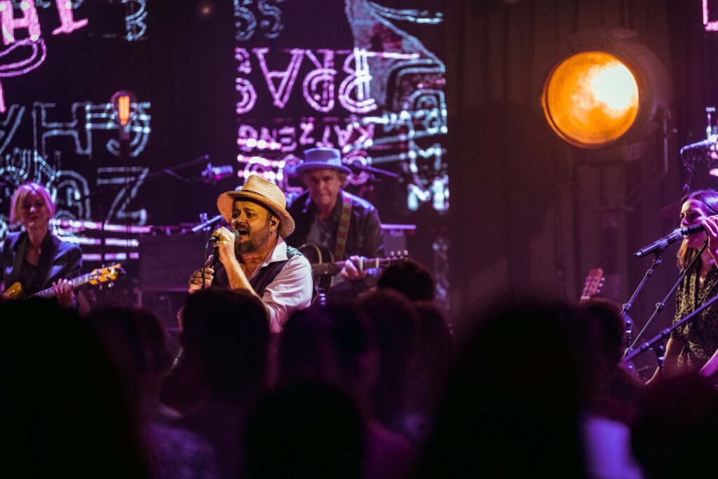 Lighting design and DoP for MTV Unplugged Switzerland – Patent Ochsner – project image 4