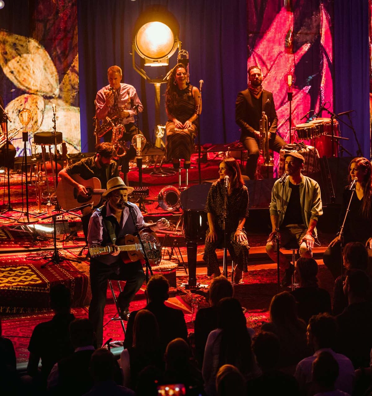 Lighting design and DoP for MTV Unplugged Switzerland – Patent Ochsner