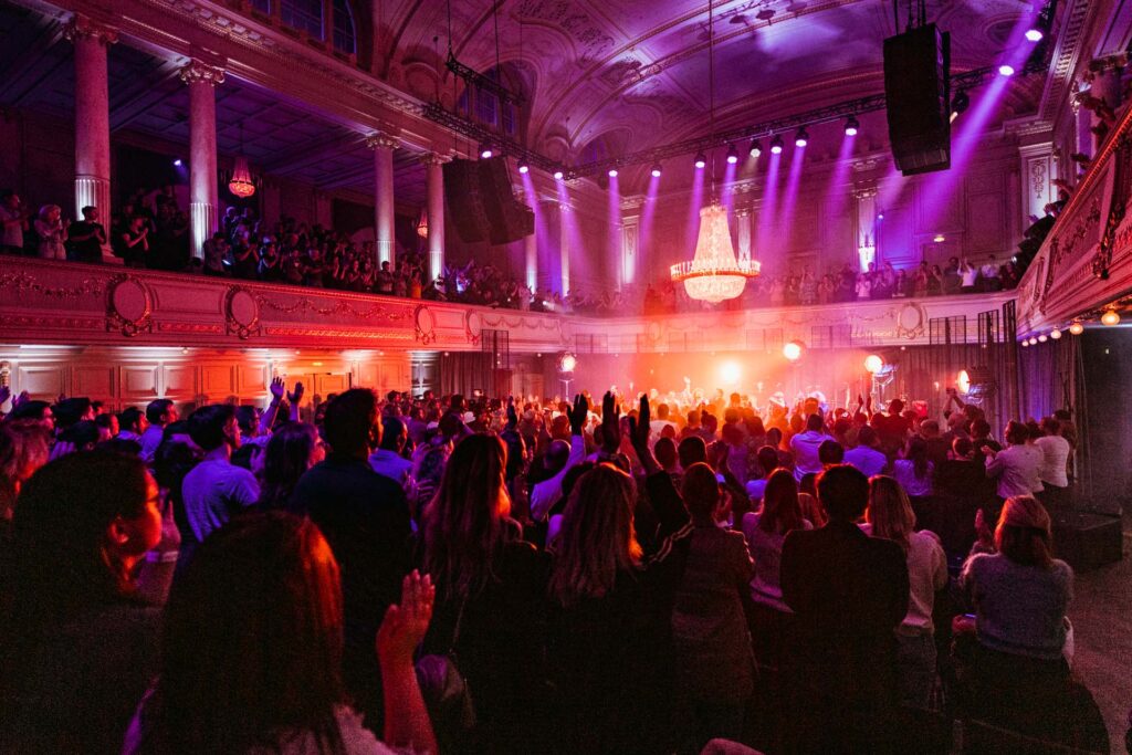Lighting design and DoP for MTV Unplugged Switzerland – Patent Ochsner – project image 5