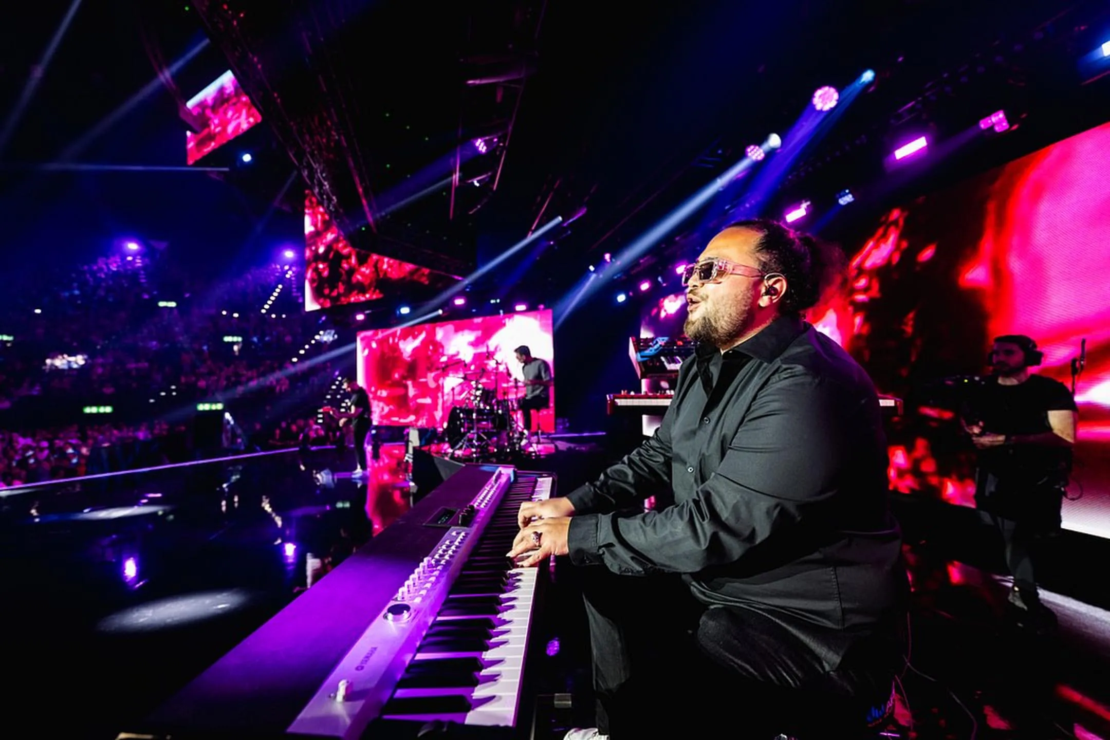 Energy Star Night 2025 – musician at the keyboard in front of red and violet LED screens